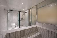 Urban Groove Hotel Seomyeon的一间浴室
