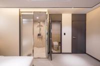 Urban Groove Hotel Seomyeon的一间浴室
