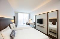 Courtyard by Marriott Edinburgh West客房内的一张或多张床位