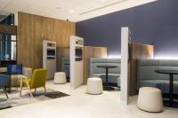 Courtyard by Marriott Edinburgh West的厨房或小厨房