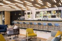 Courtyard by Marriott Edinburgh West酒廊或酒吧区