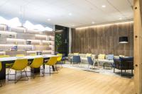 Courtyard by Marriott Edinburgh West的休息区