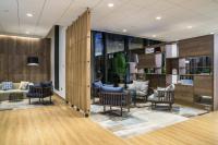 Courtyard by Marriott Edinburgh West的休息区