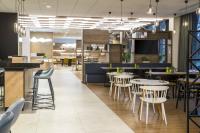 Courtyard by Marriott Edinburgh West餐厅或其他用餐的地方