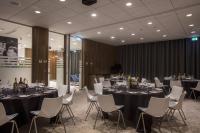 Courtyard by Marriott Edinburgh West餐厅或其他用餐的地方