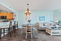 5 Star Resort 11th Fl Stunning Sunrise 2BR 2BA King Suite,Pools ,Shuttle or Walk to Beach的厨房或小厨房