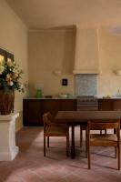 Hôtel du Couvent, a Luxury Collection Hotel, Nice的电视和/或娱乐中心