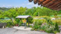 Gangneung ggabinejip hanok pension外面的花园