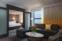 Renaissance New York Times Square by Marriott客房内的一张或多张床位