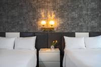 Renaissance New York Times Square by Marriott客房内的一张或多张床位