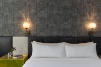 Renaissance New York Times Square by Marriott客房内的一张或多张床位