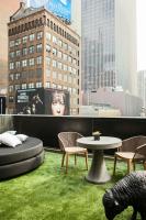 Renaissance New York Times Square by Marriott的休息区