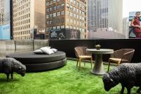 Renaissance New York Times Square by Marriott的休息区