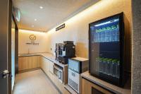Urban Groove Hotel Seomyeon的厨房或小厨房