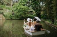 乌布Dua Dari, a Residence by Hadiprana的船上三人