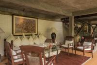 Dua Dari, a Residence by Hadiprana的休息区