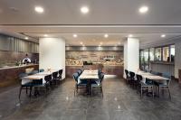 Elysee Rive Hotel餐厅或其他用餐的地方