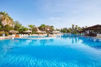 PortAventura Hotel Roulette - Includes unlimited access to PortAventura Park & 1 access to Ferrari Land内部或周边的泳池