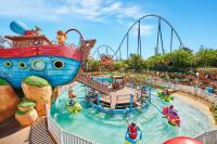 PortAventura Hotel Roulette - Includes unlimited access to PortAventura Park & 1 access to Ferrari Land内部或周边的泳池