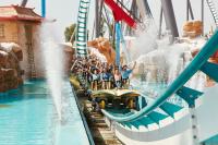 PortAventura Hotel Roulette - Includes unlimited access to PortAventura Park & 1 access to Ferrari Land内部或周边的泳池