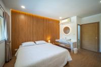 Baan San sook Pool Villa at Nimman客房内的一张或多张床位