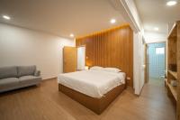 Baan San sook Pool Villa at Nimman客房内的一张或多张床位