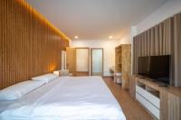Baan San sook Pool Villa at Nimman的电视和&#47;或娱乐中心
