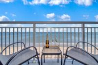 Oceanfront Work From Here Central Location! 1157的阳台或露台