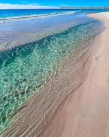 德斯坦5 Star Resort 11th Fl Stunning Sunrise 2BR 2BA King Suite,Pools ,Shuttle or Walk to Beach的海滩与海洋的鸟瞰图