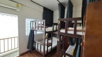 Les Fleurs Bangkok Hostel客房内的一张或多张床位
