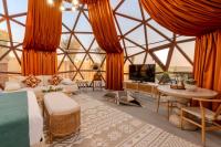 Al Marmoom Oasis Luxury Experiential Desert Domes的休息区