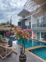 Lanta Corsica Hotel内部或周边的泳池