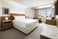 Hyatt Regency Times Square客房内的一张或多张床位