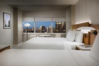Hyatt Regency Times Square客房内的一张或多张床位