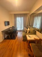 Flat Estaza Luxo Moema Ibirapuera com garagem piscina 202的电视和/或娱乐中心