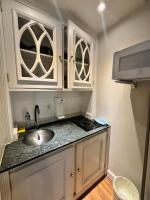Flat Estaza Luxo Moema Ibirapuera com garagem piscina 202的厨房或小厨房