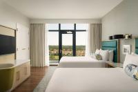 Hotel Effie Sandestin Resort, Autograph Collection客房内的一张或多张床位