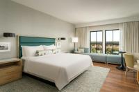 Hotel Effie Sandestin Resort, Autograph Collection客房内的一张或多张床位