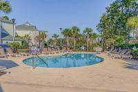 World Tour Golf Resort 206内部或周边的泳池