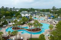 默特尔比奇Sheraton Broadway Resort Villas的度假村泳池的鸟瞰图