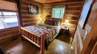 Rustic Cabin客房内的一张或多张床位