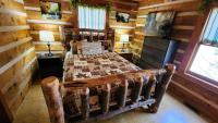 Rustic Cabin客房内的一张或多张床位