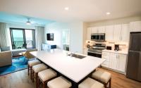 Holiday Inn Club Vacations Myrtle Beach Oceanfront的厨房或小厨房