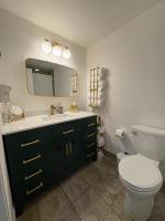 Sandestin Bayfront Studio with balcony and breathtaking views的一间浴室