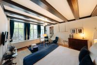 1637: Historic Canal View Suites客房内的一张或多张床位