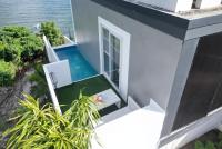 Epic Suites Bohol ADULTS ONLY内部或周边的泳池
