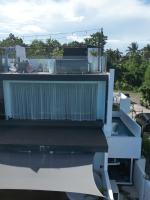 Epic Suites Bohol ADULTS ONLY的阳台或露台
