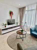 klcc near apartment的电视和/或娱乐中心