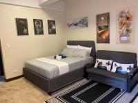 A&G Condotel at 101newport Across NAIA T3客房内的一张或多张床位