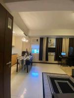 A&G Condotel at 101newport Across NAIA T3的电视和/或娱乐中心